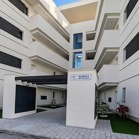 Apartman Luxurious New Flat With Pool & Big Terrace