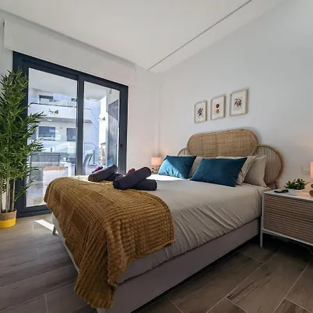 Apartman Luxurious New Flat With Pool & Big Terrace